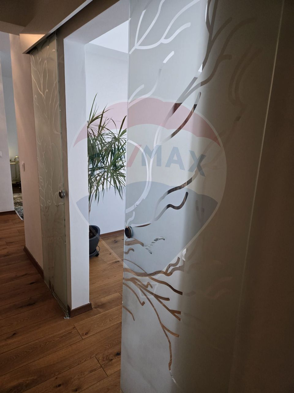 Apartament de lux cu 3 camere de închiriat