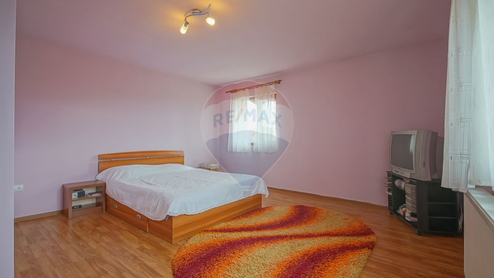 Casă cu 7 camere de vânzare Sanpetru | COMISION 0%