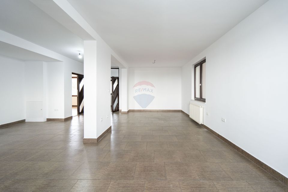 De vânzare casă cu 5 camere, teren 1000 mp Oncea, Calea Bihorului