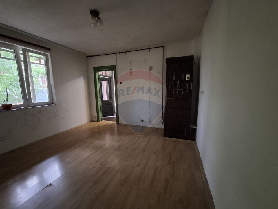 Vanzare casa 2 camere, partial renovata, Bd. Pieptanari