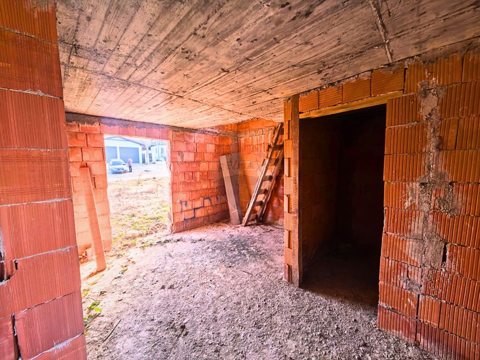 Casă P+M la roșu de vânzare – Tăuții-Măgherăuș