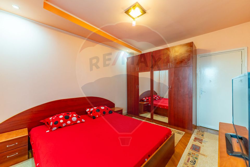 Apartament 4 camere de închiriat , ultracentral, centrală gaz