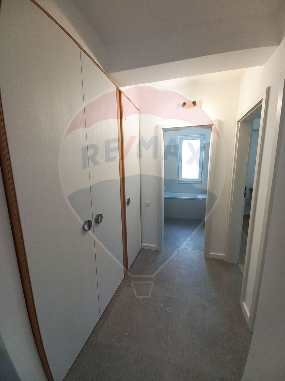 Apartament cu 3 camere de închiriat în zona Europa