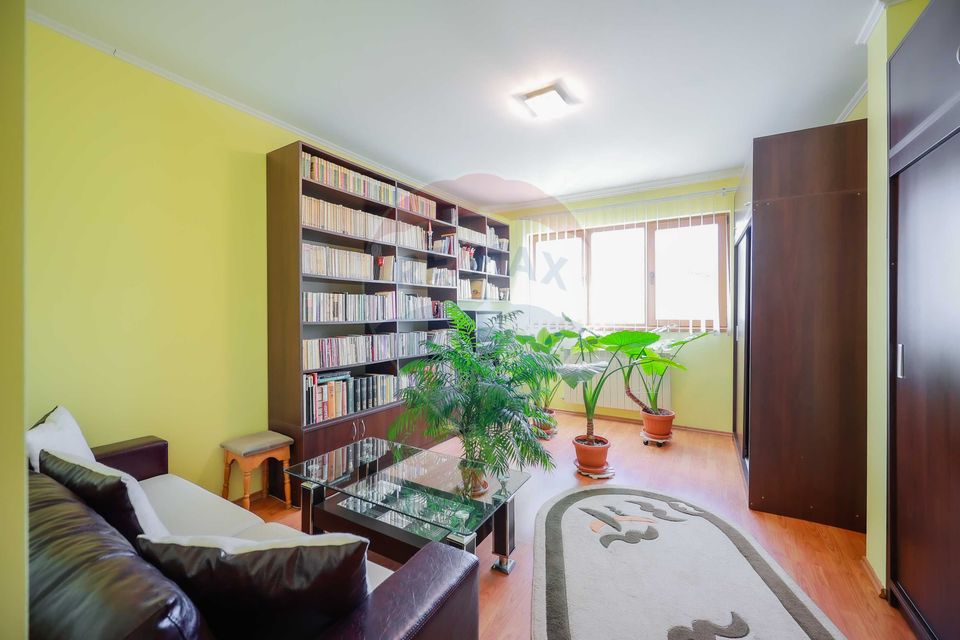 Casă cu 7 camere de vânzare în zona Ultracentrală