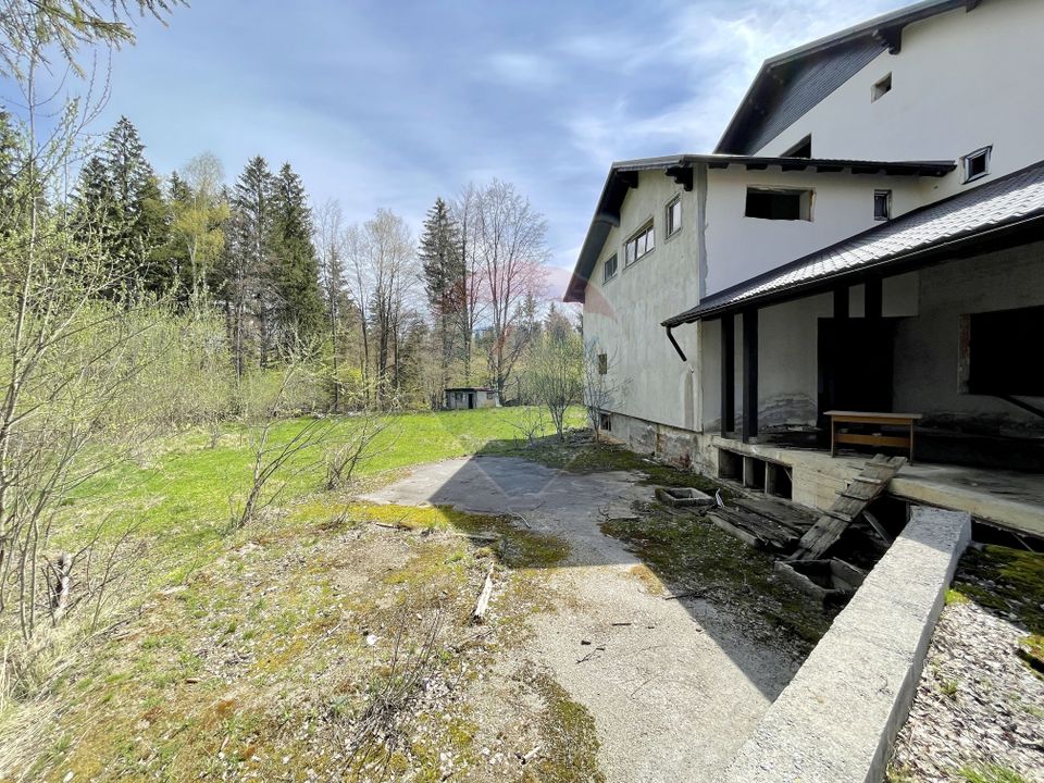 Land and multifunctional building, Poiana Brasov