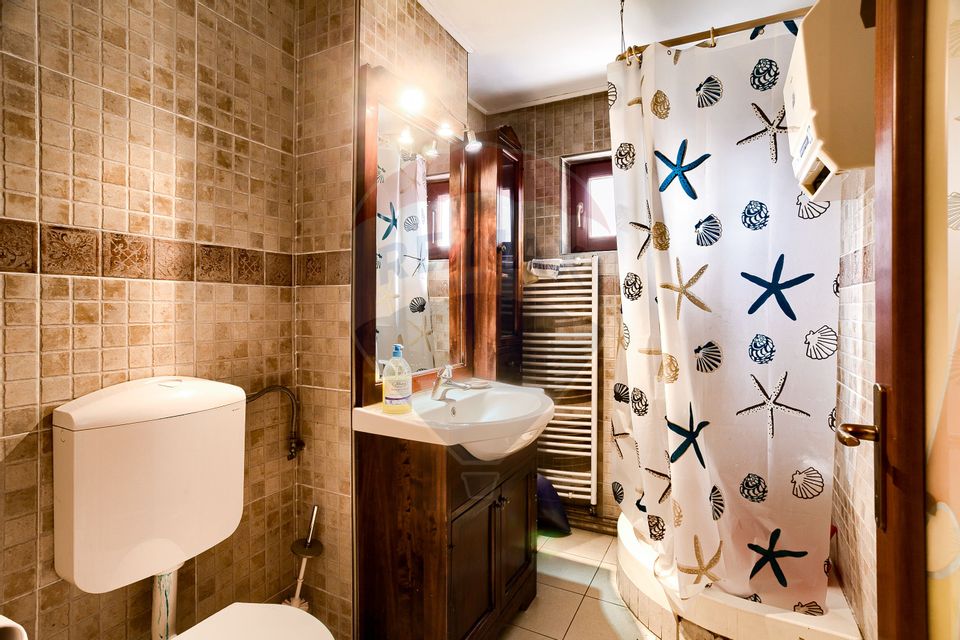 Apartament cu 4 camere de vânzare în zona Intim
