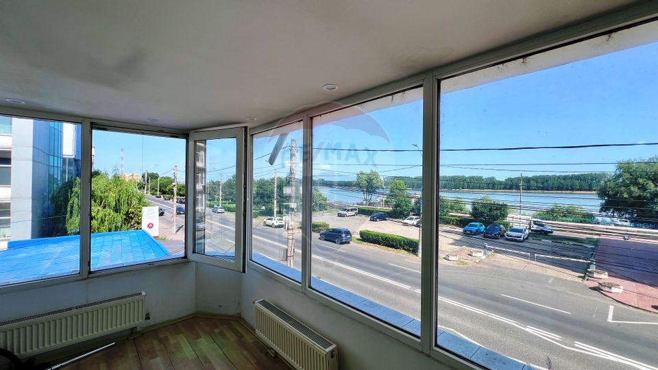 Apartament de vânzare Galați, 6 camere, Faleză - locuință sau birouri