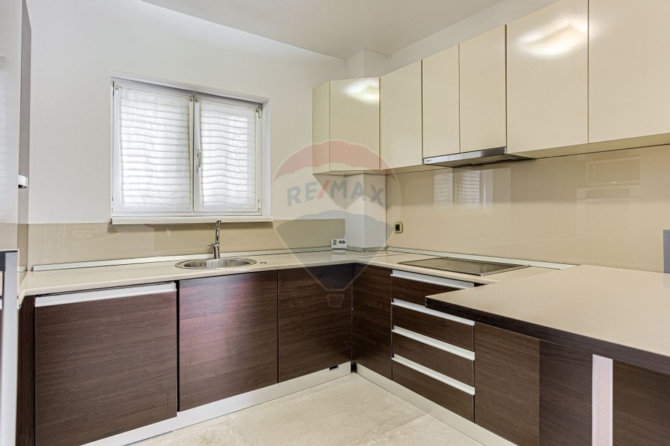 Apartament 3 camere + loc de parcare zona Subcetate