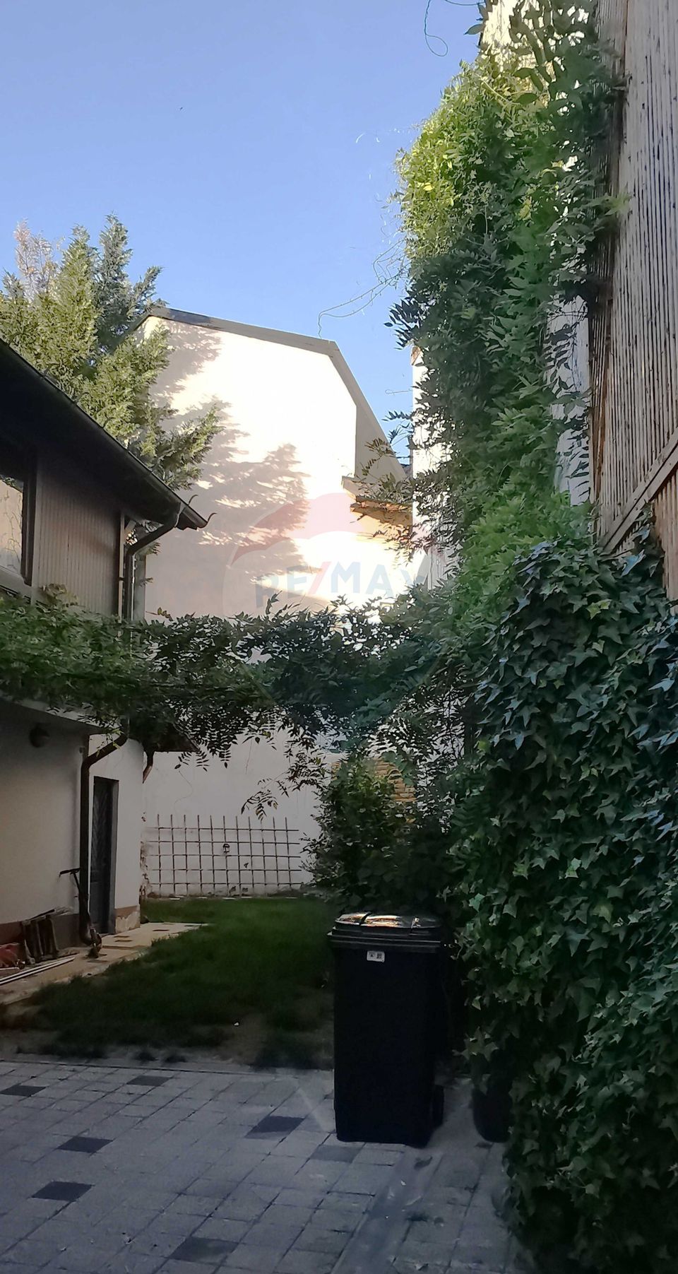 Casa / Vila cu 8 camere de vanzare în zona Cotroceni