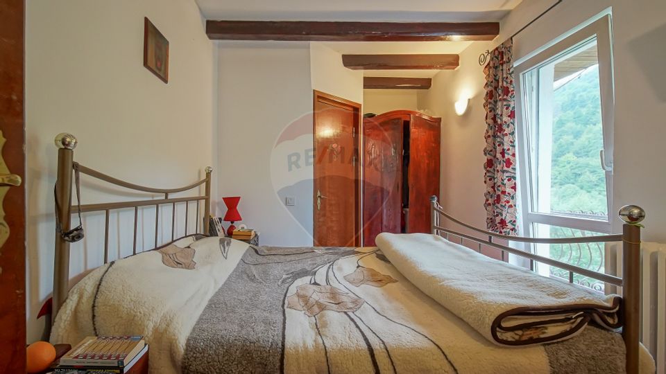 Vila cu potential turistic in Predeal privelisti si liniste montana