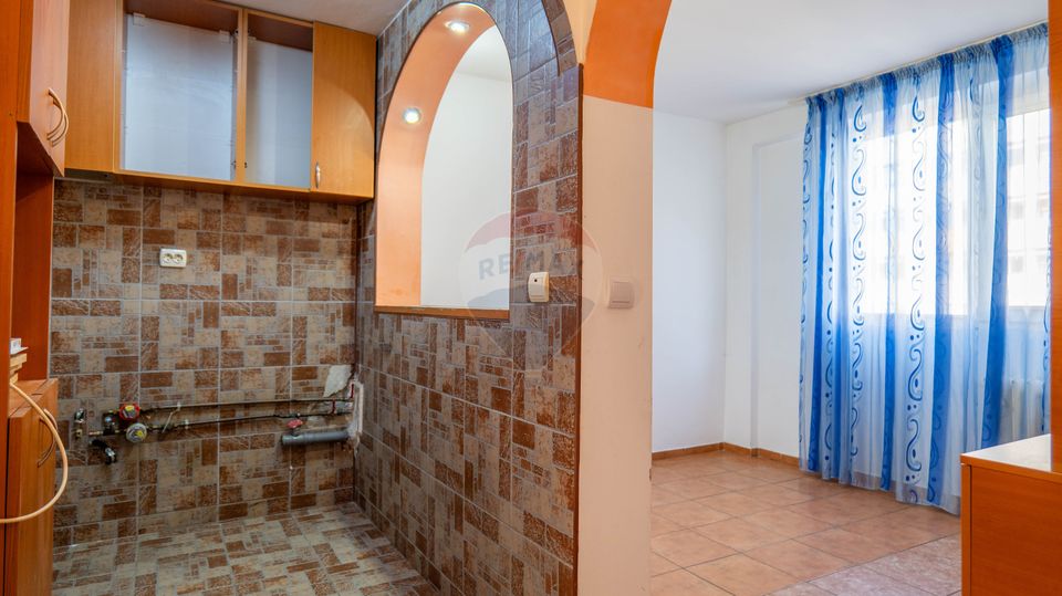 Vanzare apartament 4 camere, zona Pasajul Doamna Ghica