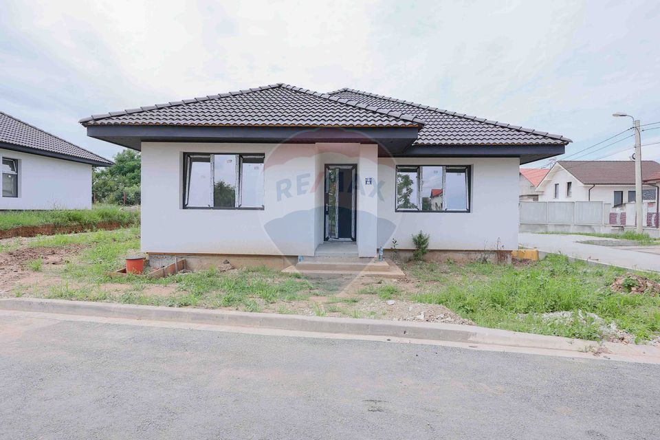 4 room House / Villa for sale, Est area