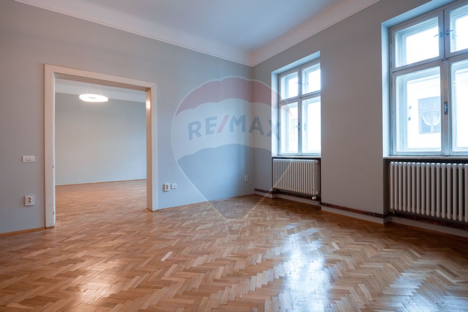 Vanzare  apartament de 2 camere in cladire interbelica, ultracentral