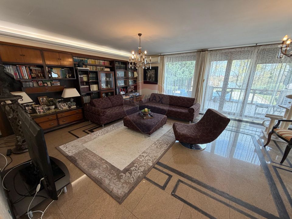 9 room House / Villa for sale