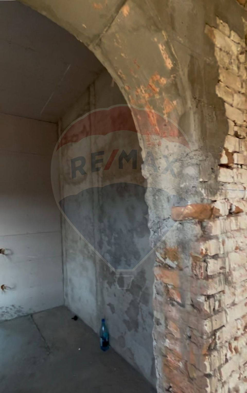 Casă  cu 6 camere de vânzare
