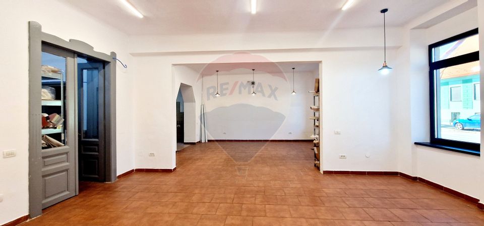 80sq.m Commercial Space for rent, Brasovul Vechi area