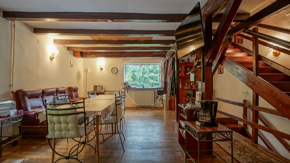 Vila cu potential turistic in Predeal privelisti si liniste montana