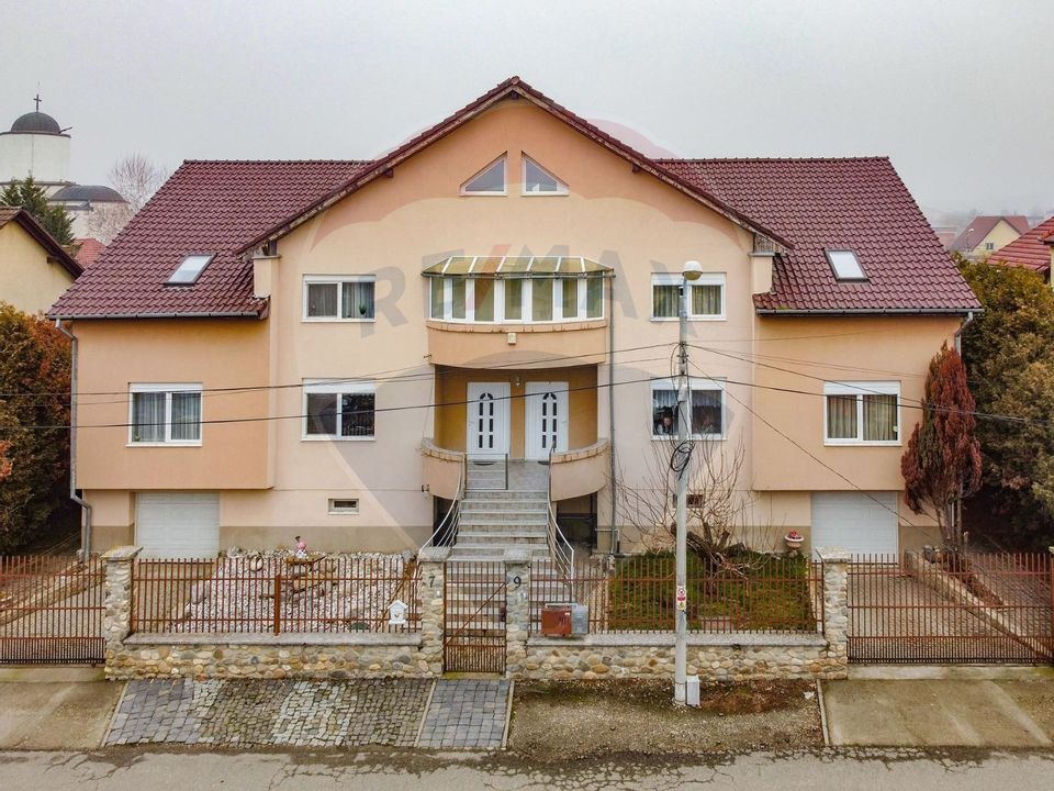 Casă / Vilă cu 10 camere de vânzare în zona Braytim