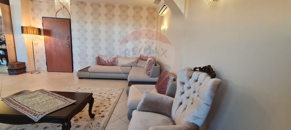 Apartament cu 3 camere de vânzare în zona Straulesti