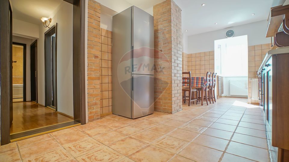 Exclusivitate! Apartament 3 camere de închiriat, zona Răcădău.
