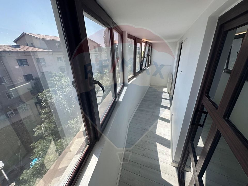 Apartament cu 4 camere de vânzare în zona Rovine