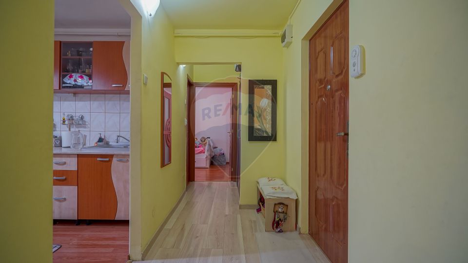 Apartament două camere decomandat la intrare în Răcădău!