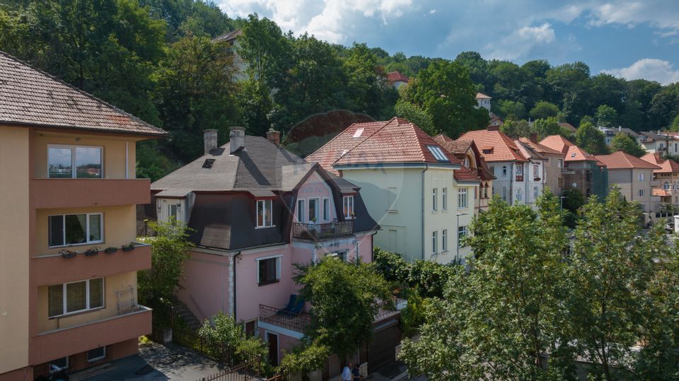 5 room Apartment for sale, Central area