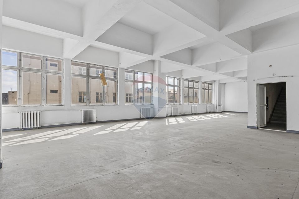 Cladire unica cu destinatii multiple de vanzare Ultracentral Arad