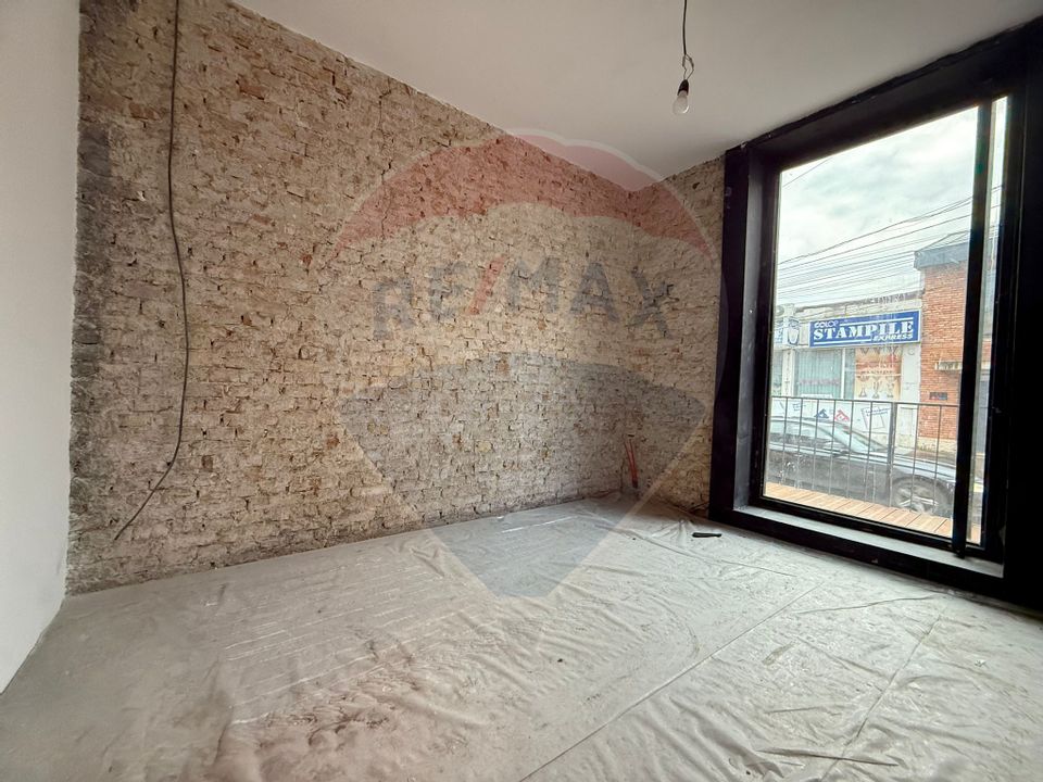 25sq.m Commercial Space for rent, Tomis Mall area