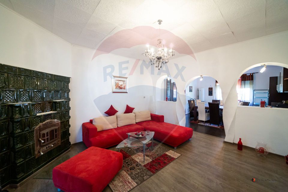 Casă cu 3 apartamente, piscină și 1000 mp teren, vânzare/schimb Turnu