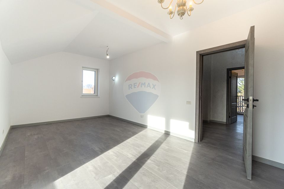 CASE NOI ÎN ARHITECTURĂ ALPINO-MODERNĂ CU ALEE PRIVATA | CRISTIAN