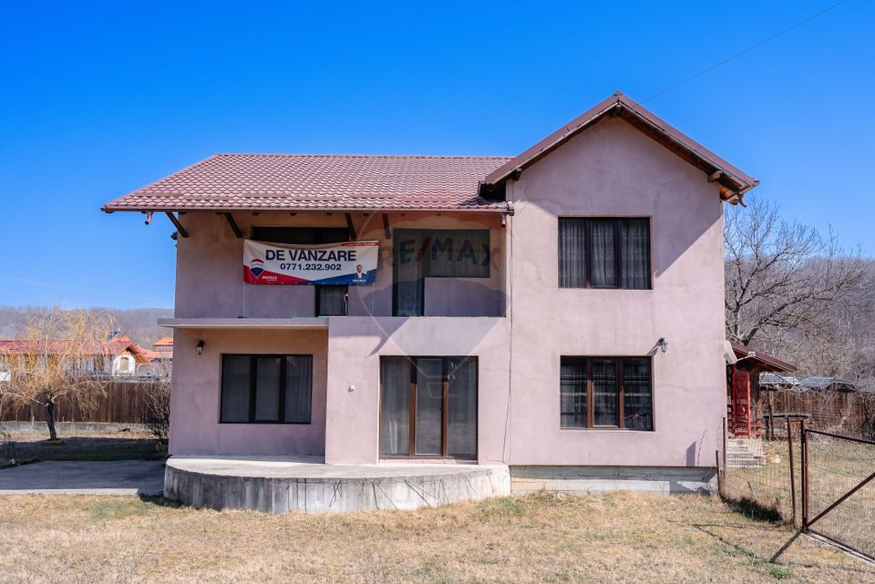 5 room House / Villa for sale