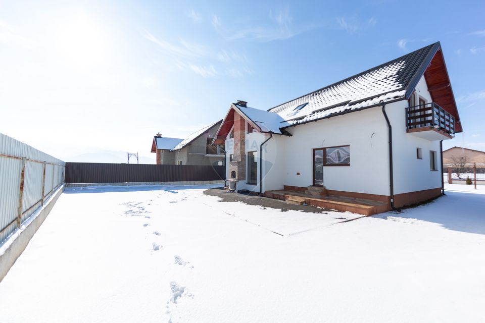 Casă Modernă la Cheie | 4 Dormitoare | 590 mp Teren | Tărlungeni
