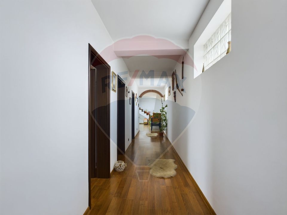 Vila cu 6 camere, teren 1200mp de vanzare- Varasti, la 4 km de Berceni