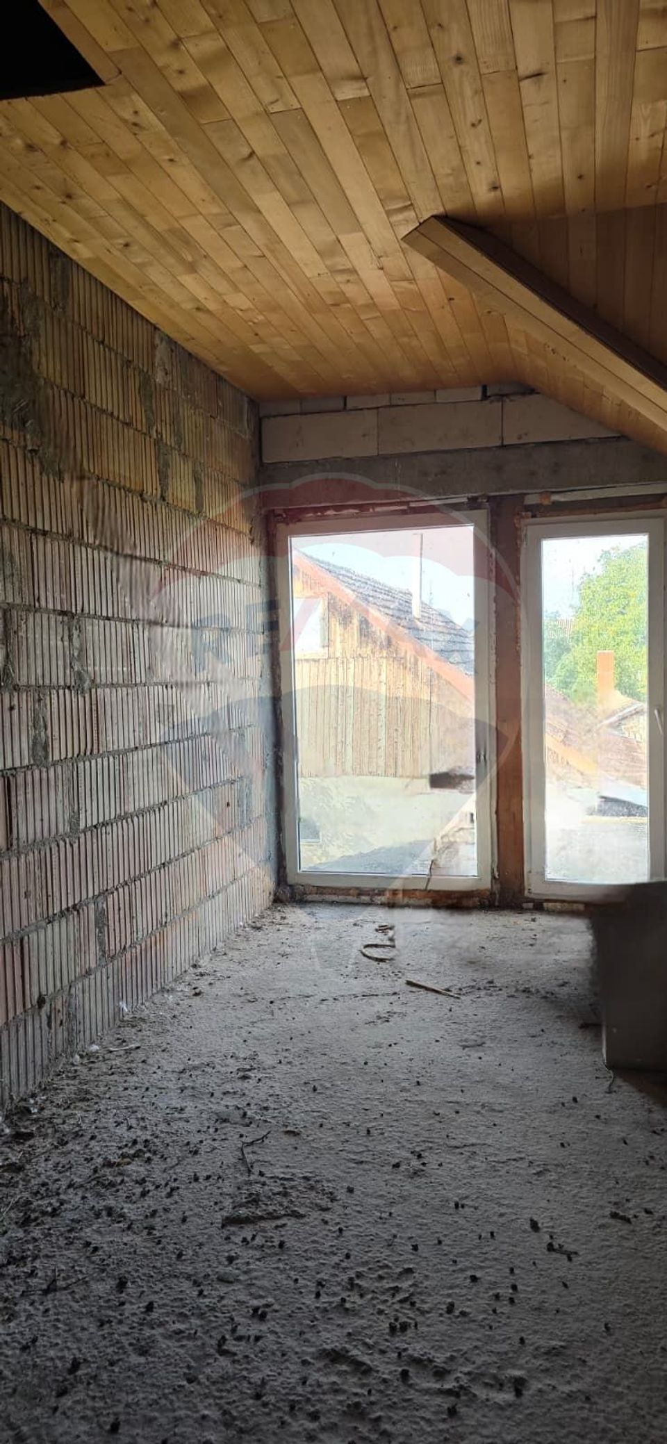 Casă la gri P+M cu anexă – oportunitate unică în Chișineu-Criș!