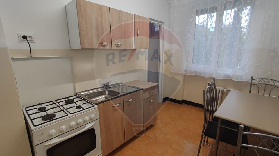 De inchiriat apartament 3 camere spatios  etaj 1 Splaiul Crisanei