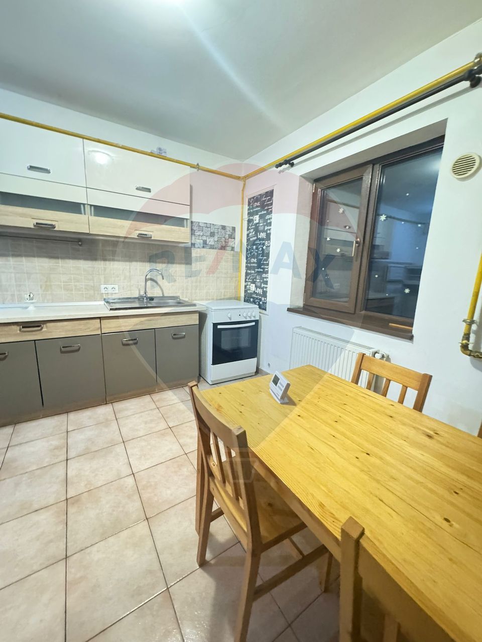 2 camere, bloc nou, central, etaj3/3