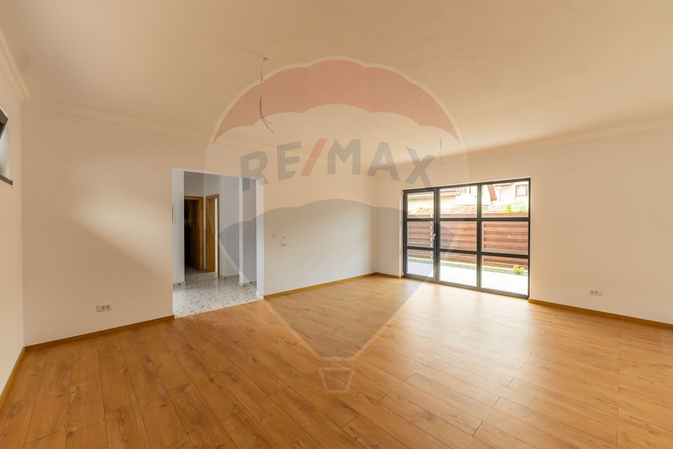 4 room Apartment for sale, Parneava area