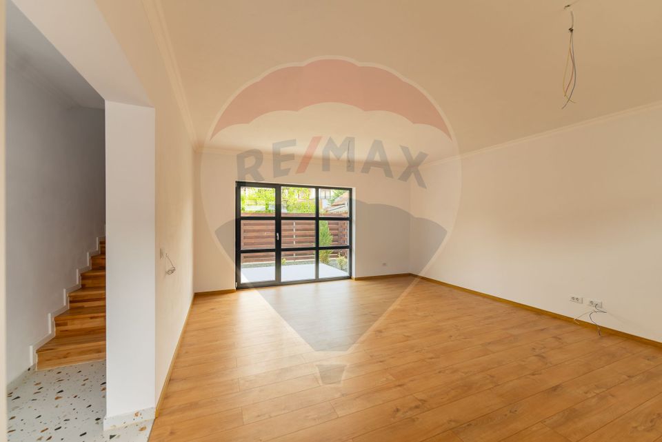 Casă elegantă și spațioasă – în complex privat, zona centrală Arad