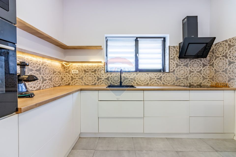 House / Villa with 5 rooms for sale, Laguna Albastra, str. Farms