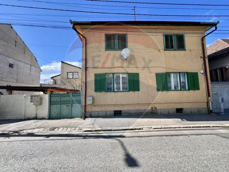 Apartament la casa de vanzare