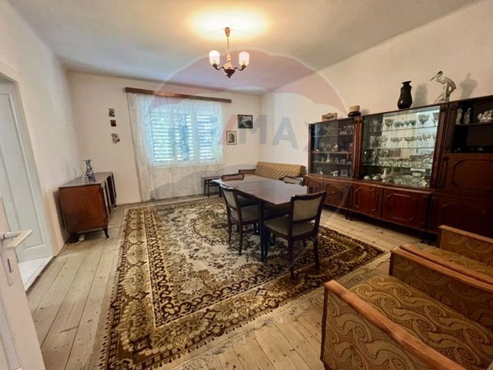 Apartament la casa de vanzare