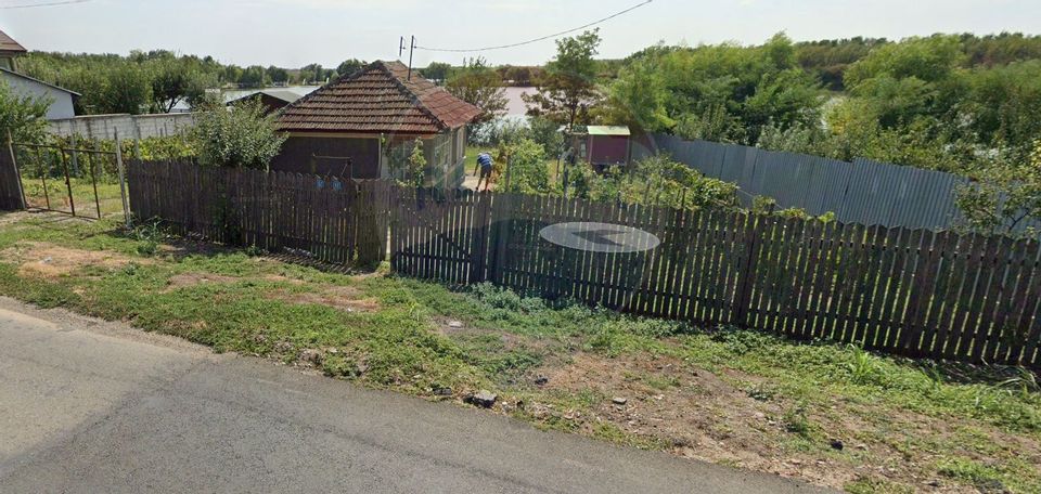 Land 533 sqm, opening 16 m to DJ + opening to Lake Maineasca