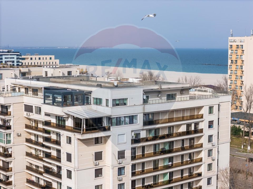 Penthouse de vanzare in Mamaia vedere frontala lac si marea Neagra