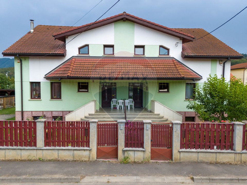 Casă elegantă în cea mai bună zonă din Cristian – COMISION 0%