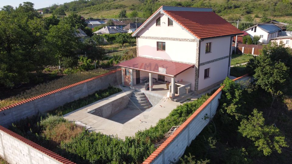 5 room House / Villa for sale