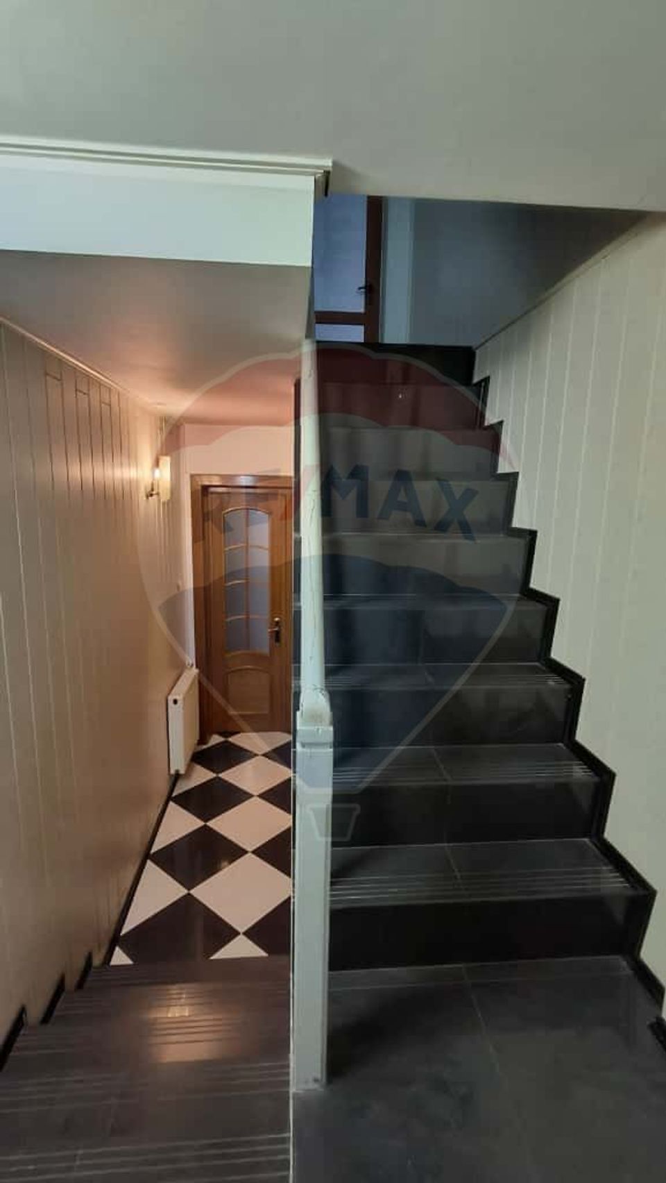 Casă cu piscină de vânzare în zona Piața Centrală Galați