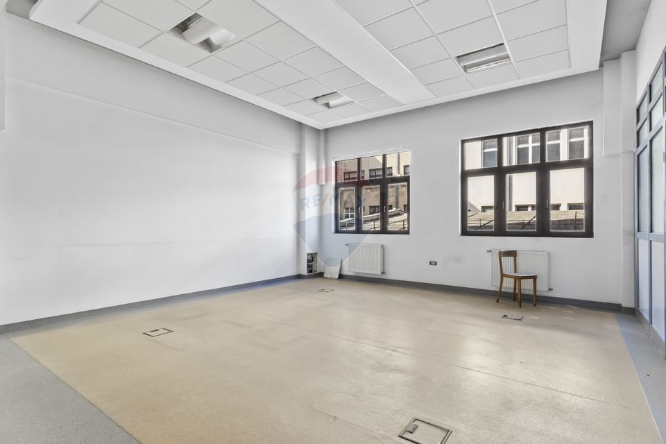 Cladire unica cu destinatii multiple de vanzare Ultracentral Arad