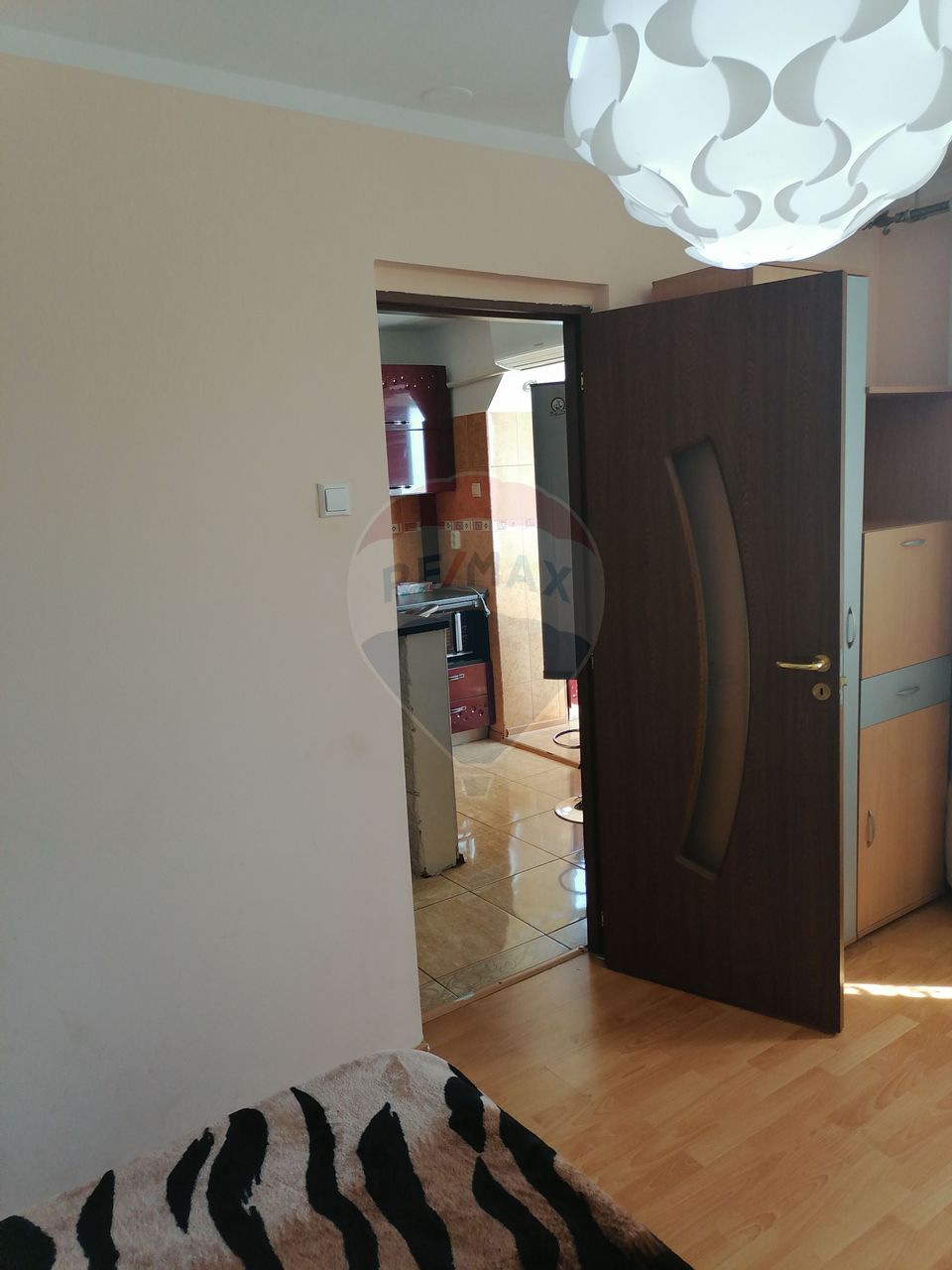 Apartament cu 3 camere de închiriat în zona Milcov