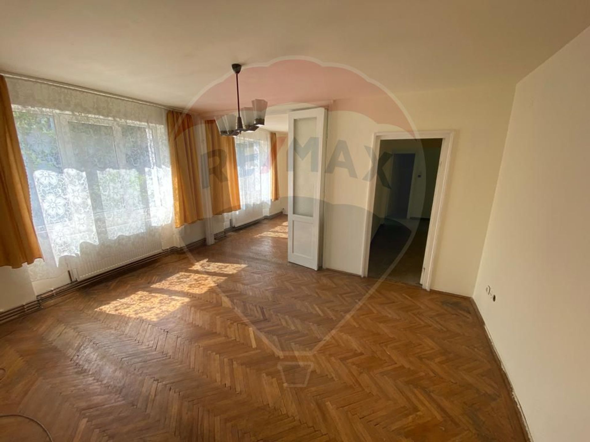 Apartament 4 camere vanzare in bloc de apartamente Maramures, Baia Mare, Sasar